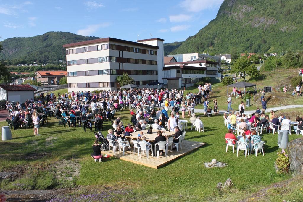 Sognefjord Hotel Hermansverk Exterior foto